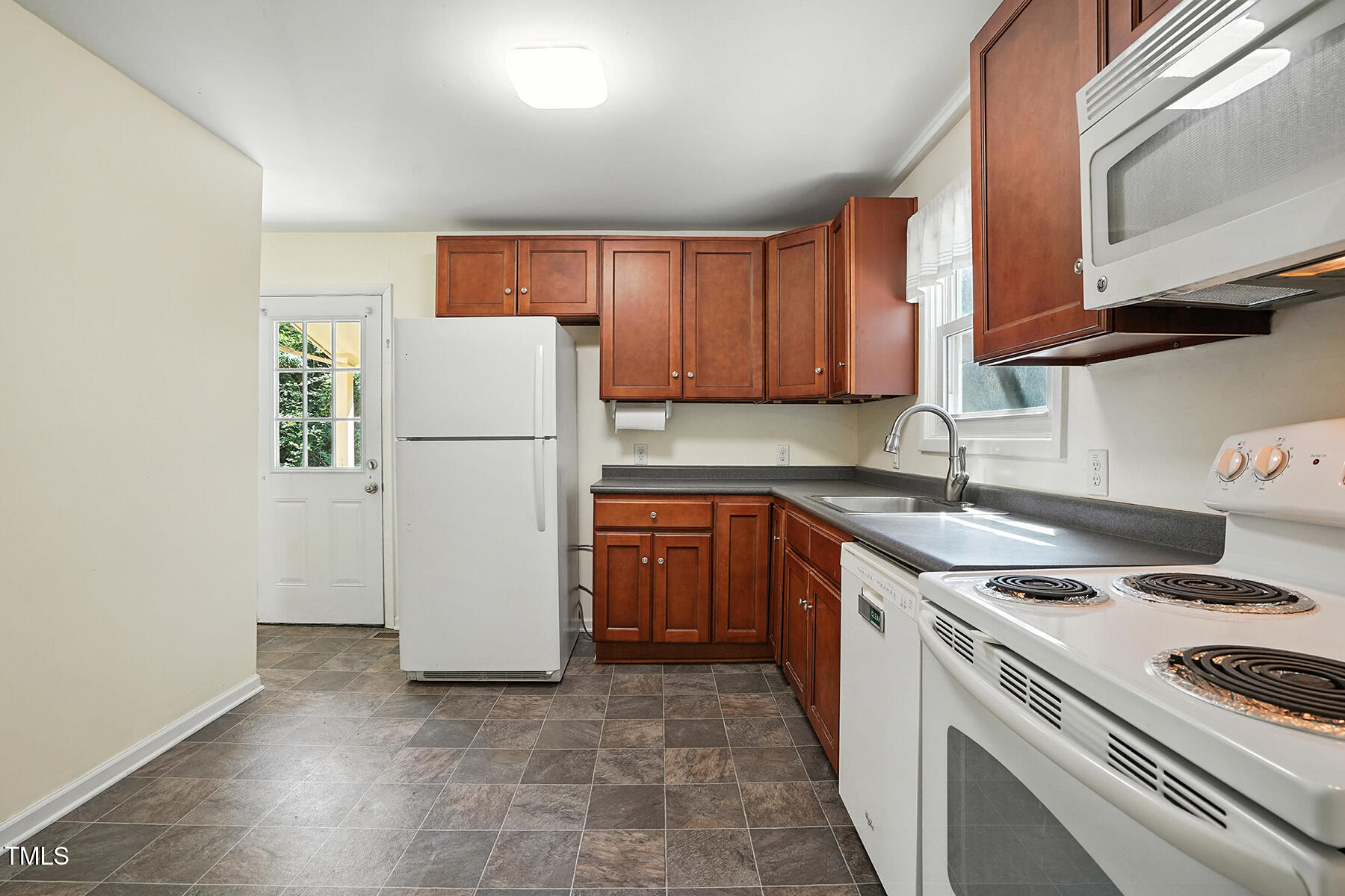 912 Dixie Trail Raleigh, NC 27607 - Photo 10 of 28 a kitchen with a white stove top oven and refrigerator