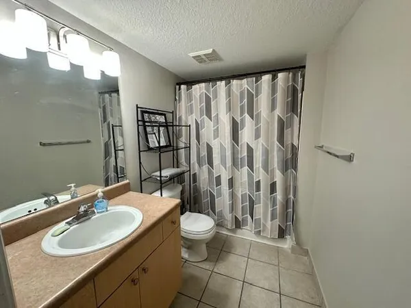 $2,500 | 402 Villa Circle, Unit 402, Boynton Beach, FL 33435