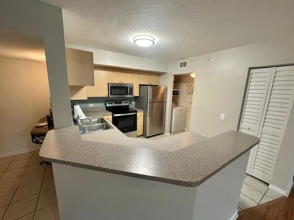 $2,500 | 402 Villa Circle, Unit 402, Boynton Beach, FL 33435