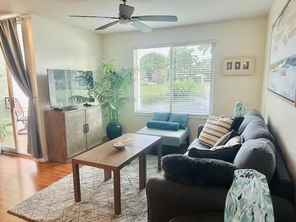 $2,500 | 402 Villa Circle, Unit 402, Boynton Beach, FL 33435