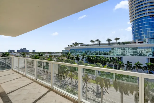 $645,000 | 1819 Southeast 17th Street, Unit 710, Fort Lauderdale, FL 33316