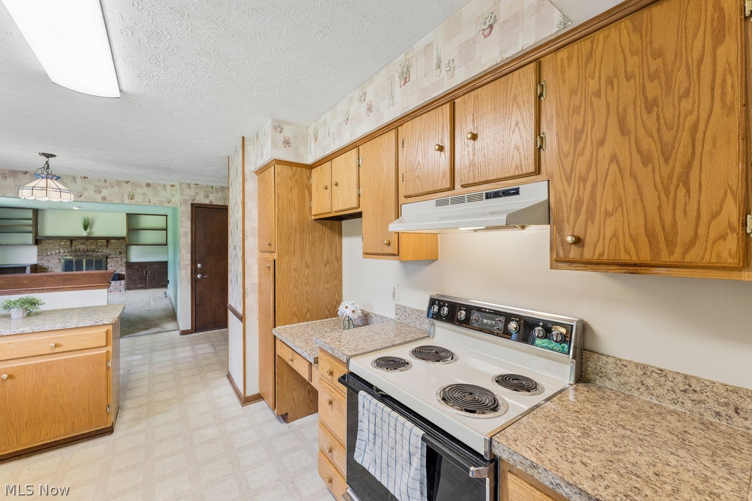 2331 Coon Road Akron, OH 44321 - Photo 11 of 42 kitchen to living rm