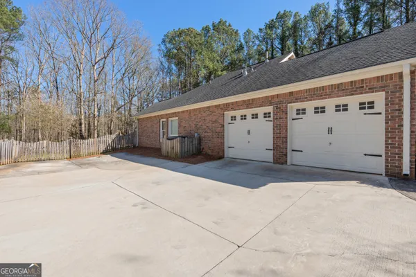 a view of a garage