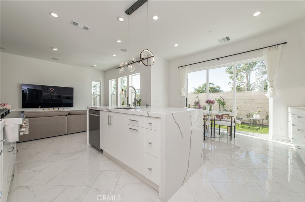 131 Reyes Alley Lake Forest, CA 92630 - Photo 16 of 39