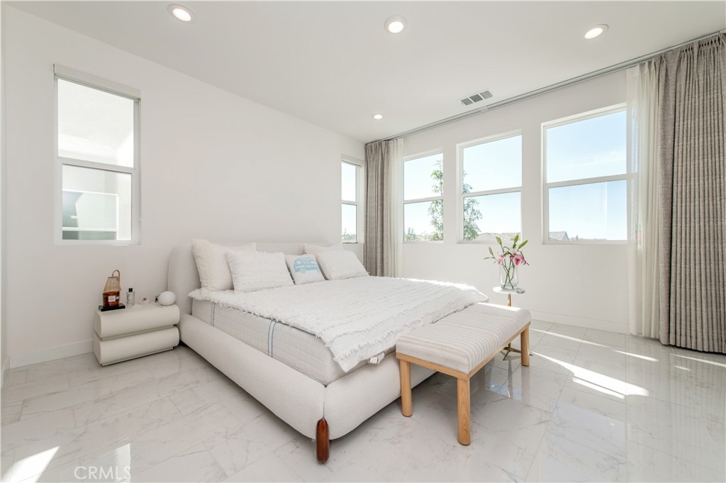 131 Reyes Alley Lake Forest, CA 92630 - Photo 21 of 39 a spacious bedroom with a bed and a window