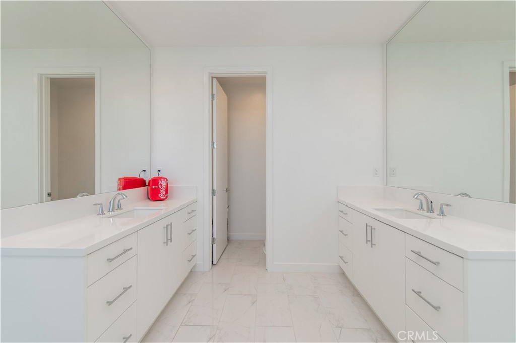 131 Reyes Alley Lake Forest, CA 92630 - Photo 24 of 39 a bathroom with a sink and a mirror