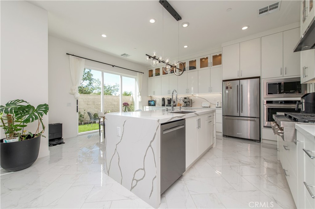 131 Reyes Alley Lake Forest, CA 92630 - Photo 10 of 39