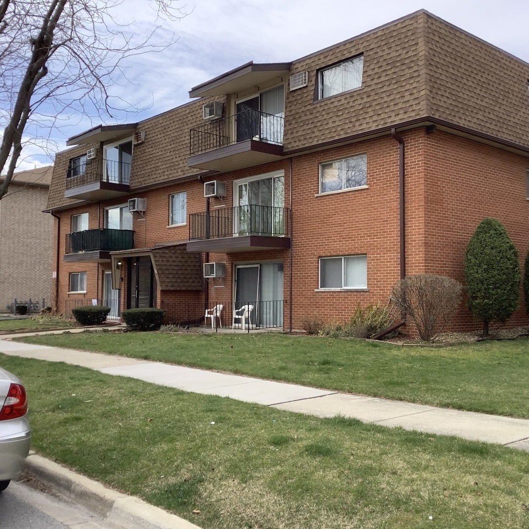 10530 Parkside Avenue, Unit 10 Chicago Ridge, IL 60415 - Photo 2 of 30 a view of a brick house with a yard