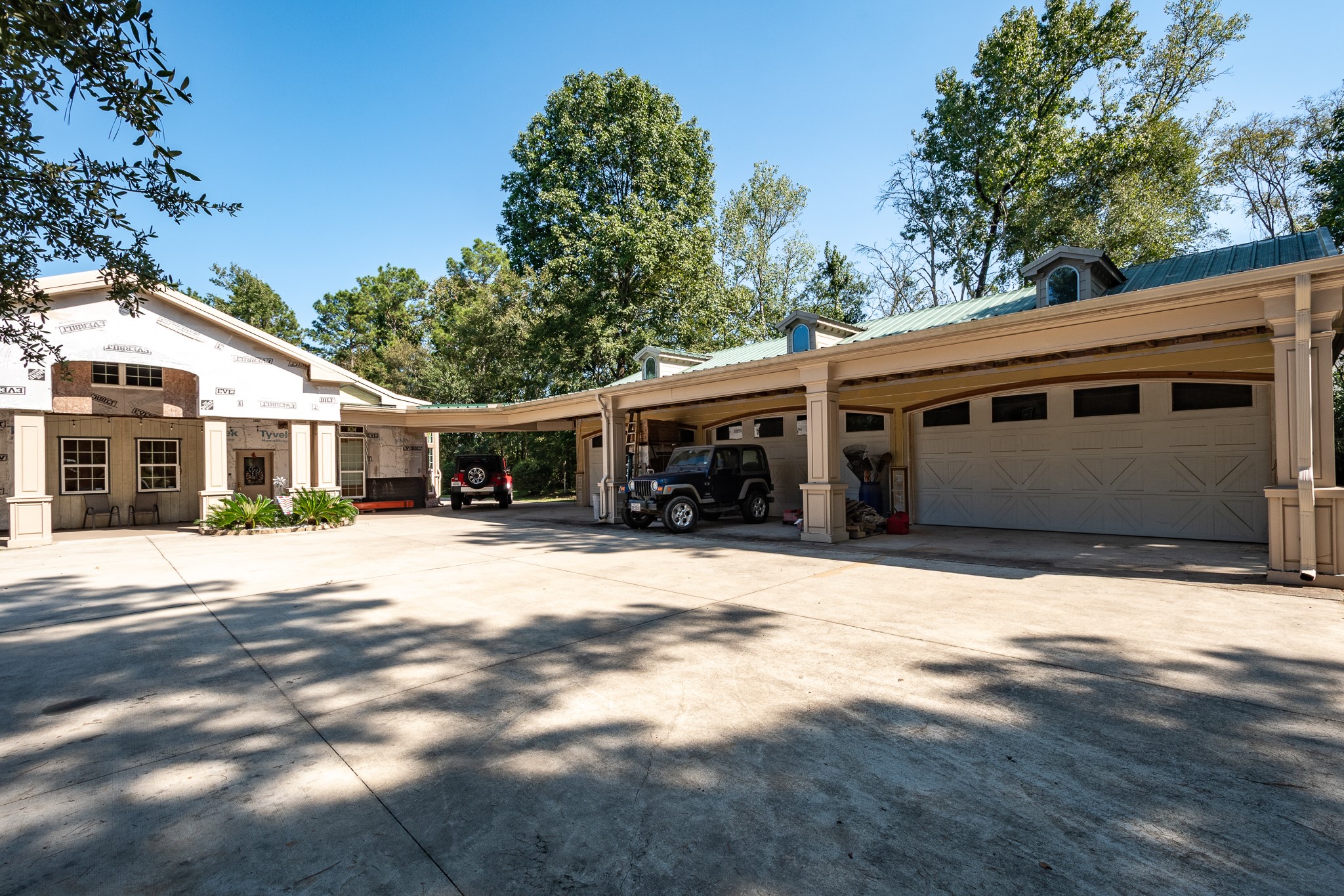 11105 Crockett Martin Road Conroe, TX 77306 - Photo 6 of 35 a front view of a house with a yard