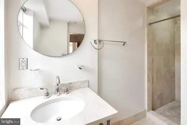 $2,800 | 815 King Street, Unit 6A, Alexandria, VA 22314