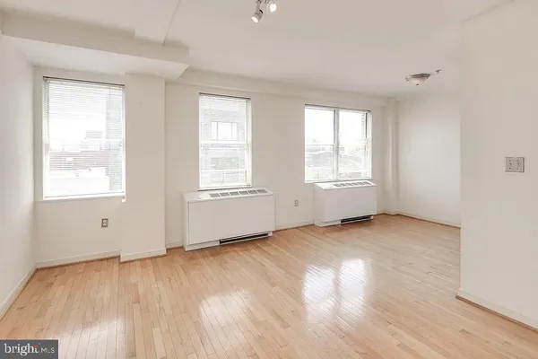 $2,800 | 815 King Street, Unit 6A, Alexandria, VA 22314