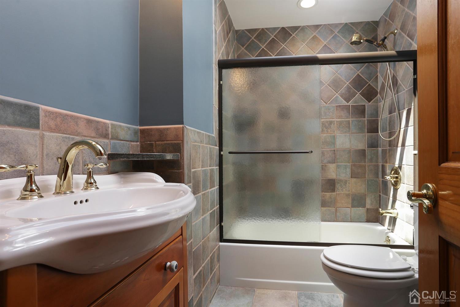 32 Larchmont Road Edison, NJ 08837 - Photo 17 of 32 Gallery Image 17