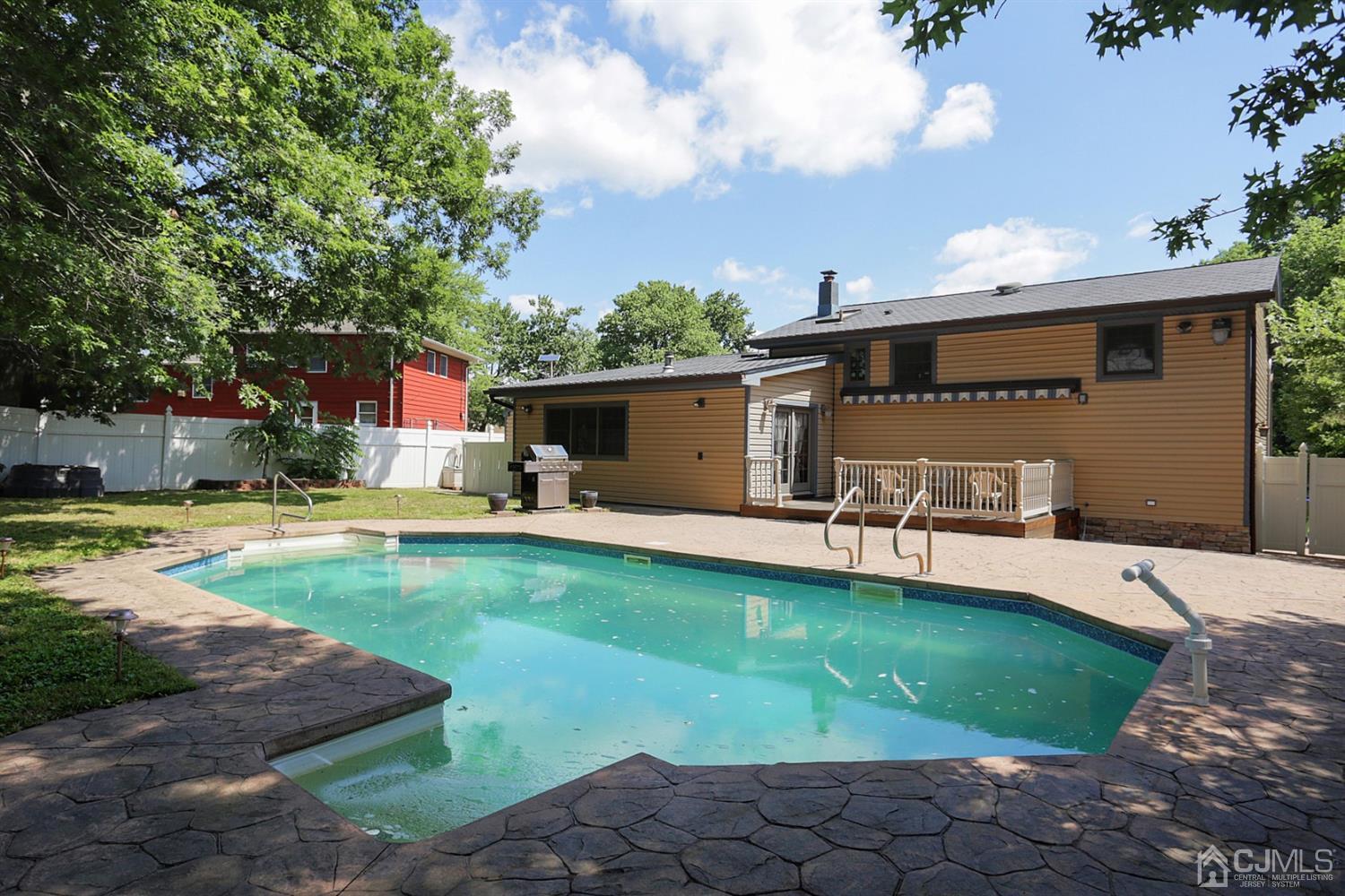 32 Larchmont Road Edison, NJ 08837 - Photo 29 of 32 Gallery Image 29