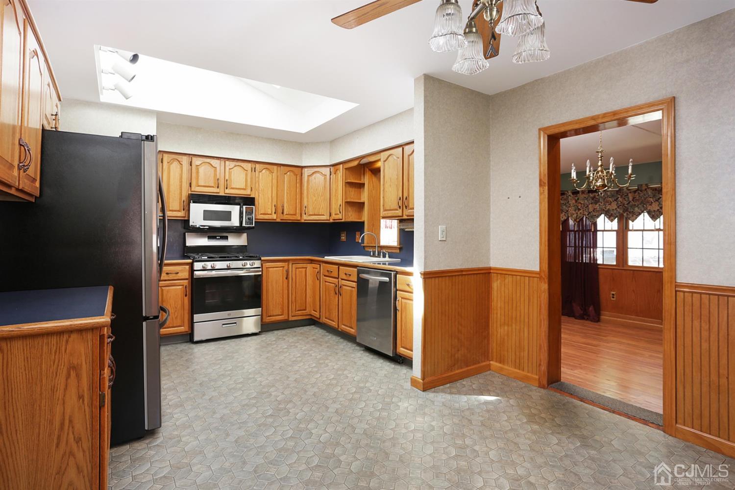 32 Larchmont Road Edison, NJ 08837 - Photo 6 of 32 Gallery Image 6