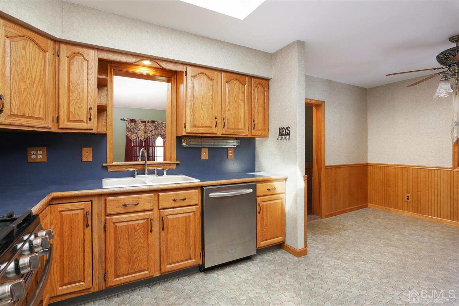 32 Larchmont Road Edison, NJ 08837 - Photo 8 of 32 Gallery Image 8