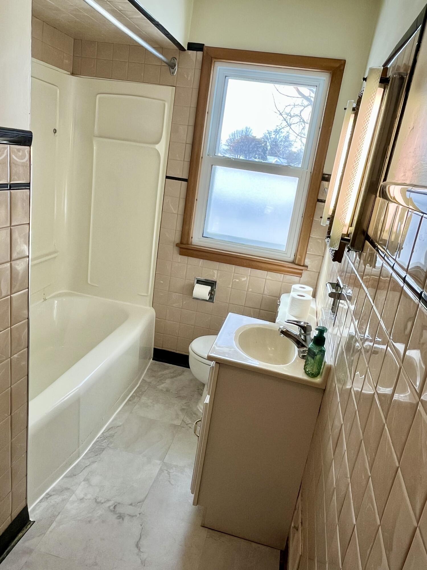 703 South 33rd Street Manitowoc, WI 54220 - Photo 10 of 21 IMG_7639