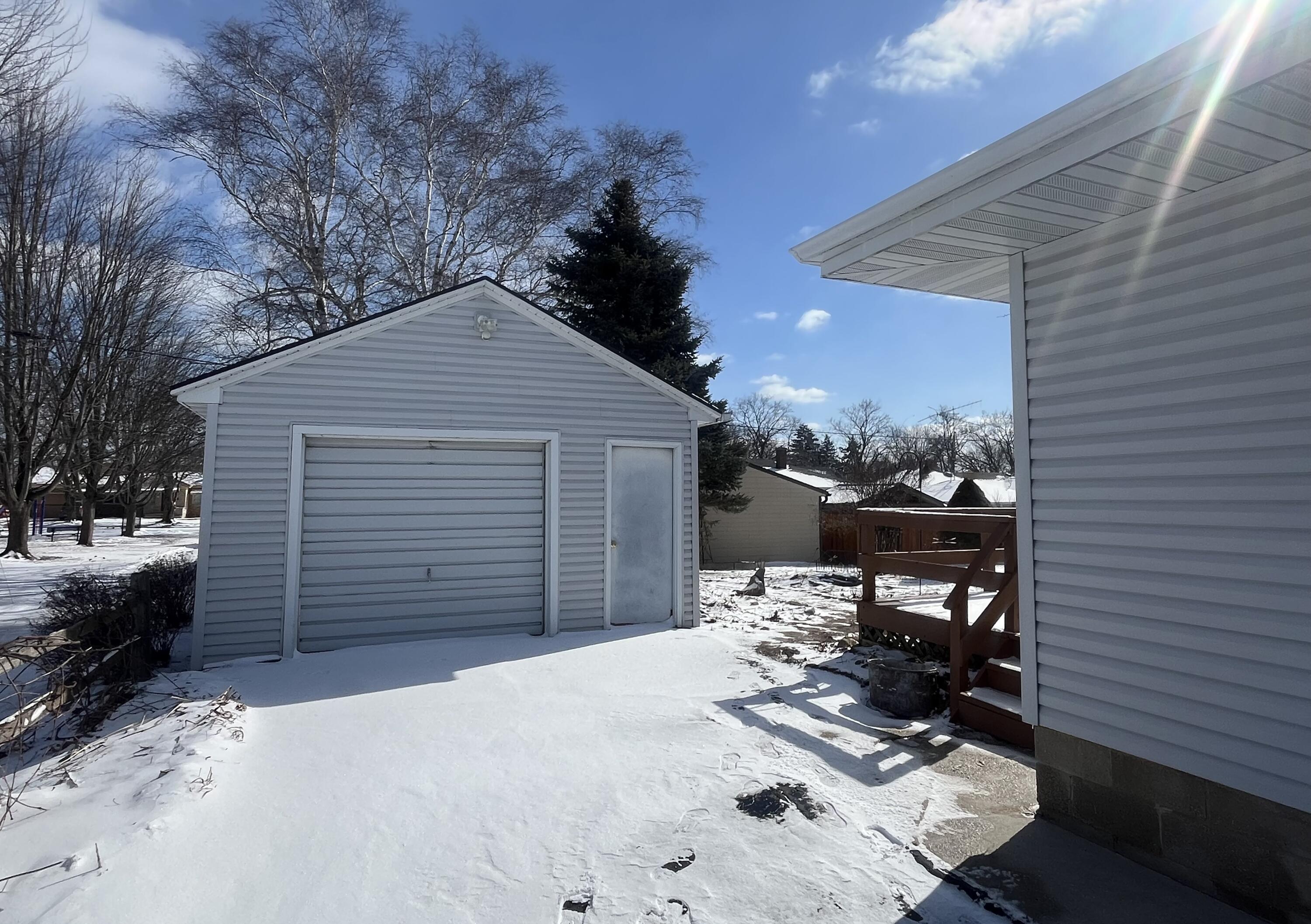 703 South 33rd Street Manitowoc, WI 54220 - Photo 15 of 21 IMG_7228