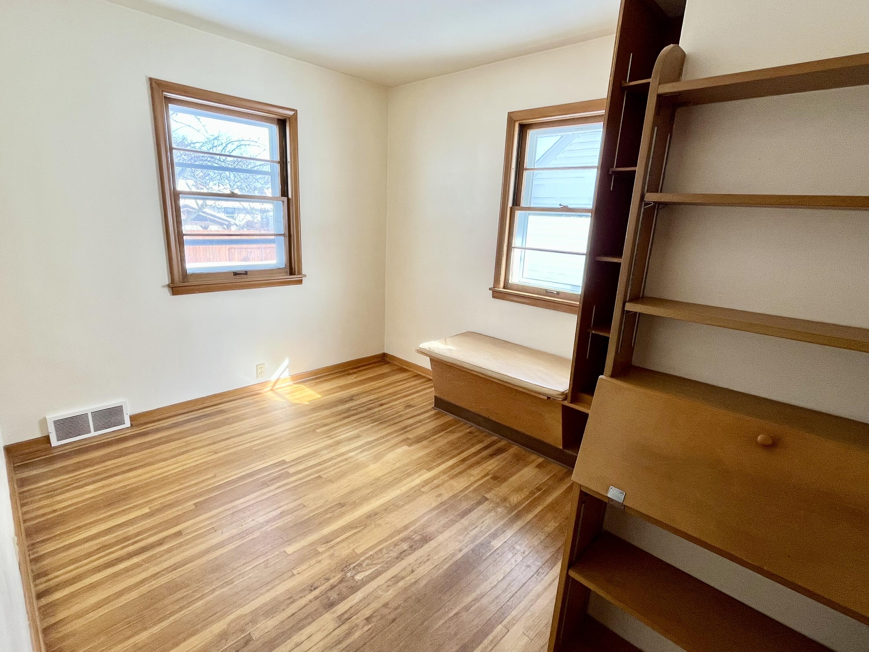 703 South 33rd Street Manitowoc, WI 54220 - Photo 6 of 21 IMG_7660