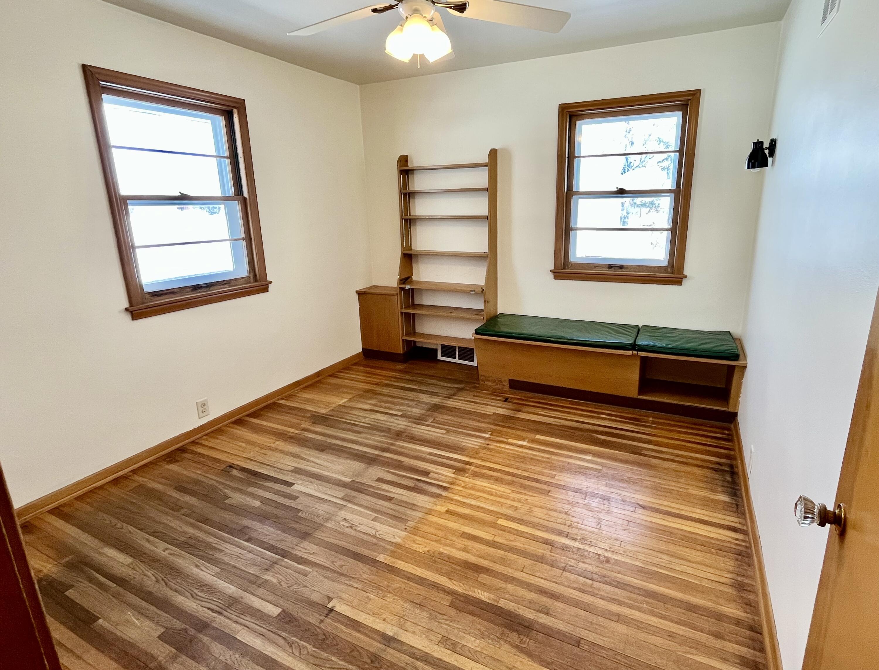 703 South 33rd Street Manitowoc, WI 54220 - Photo 7 of 21 IMG_7655