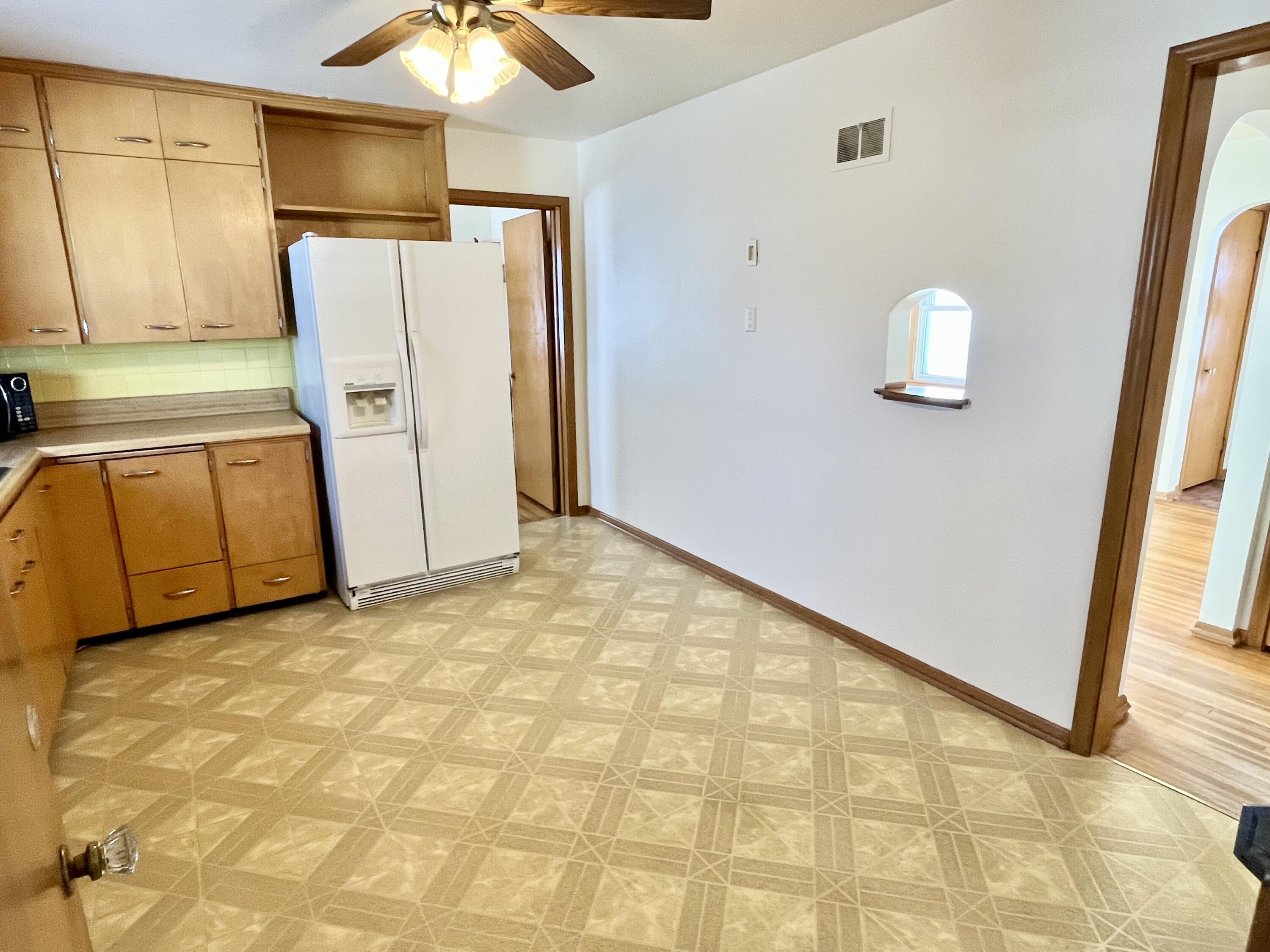 703 South 33rd Street Manitowoc, WI 54220 - Photo 9 of 21 IMG_7685