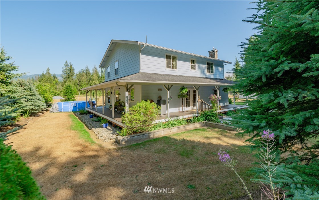 9080 Kendall Road Sumas, WA 98295 - Photo 3 of 39 a view of a house with a yard