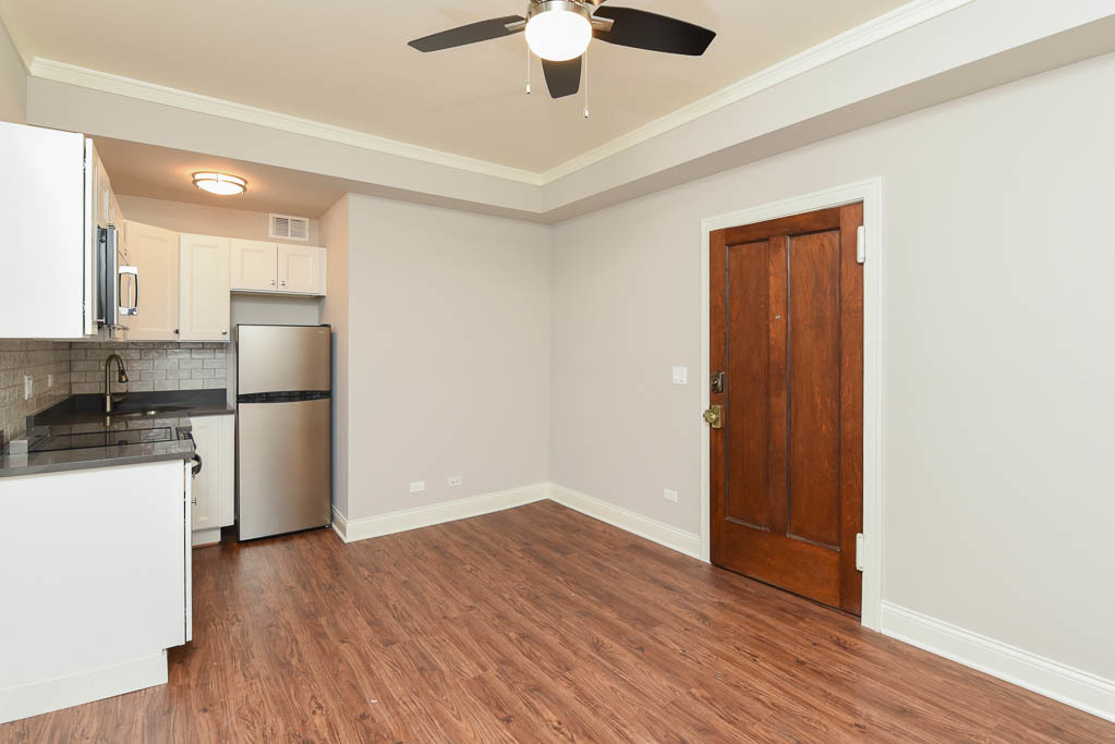 640 West Wrightwood Avenue, Unit 106 Chicago, IL 60614 - Photo 9 of 15 a kitchen with a refrigerator and a stove top oven