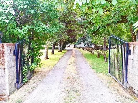 668 Winston Section Road Winston, OR 97496 - Photo 3 of 26 Gallery Image 3