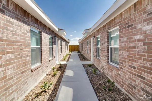 $1,100 | 808 West Sunset Valley Street, Alton, TX 78573