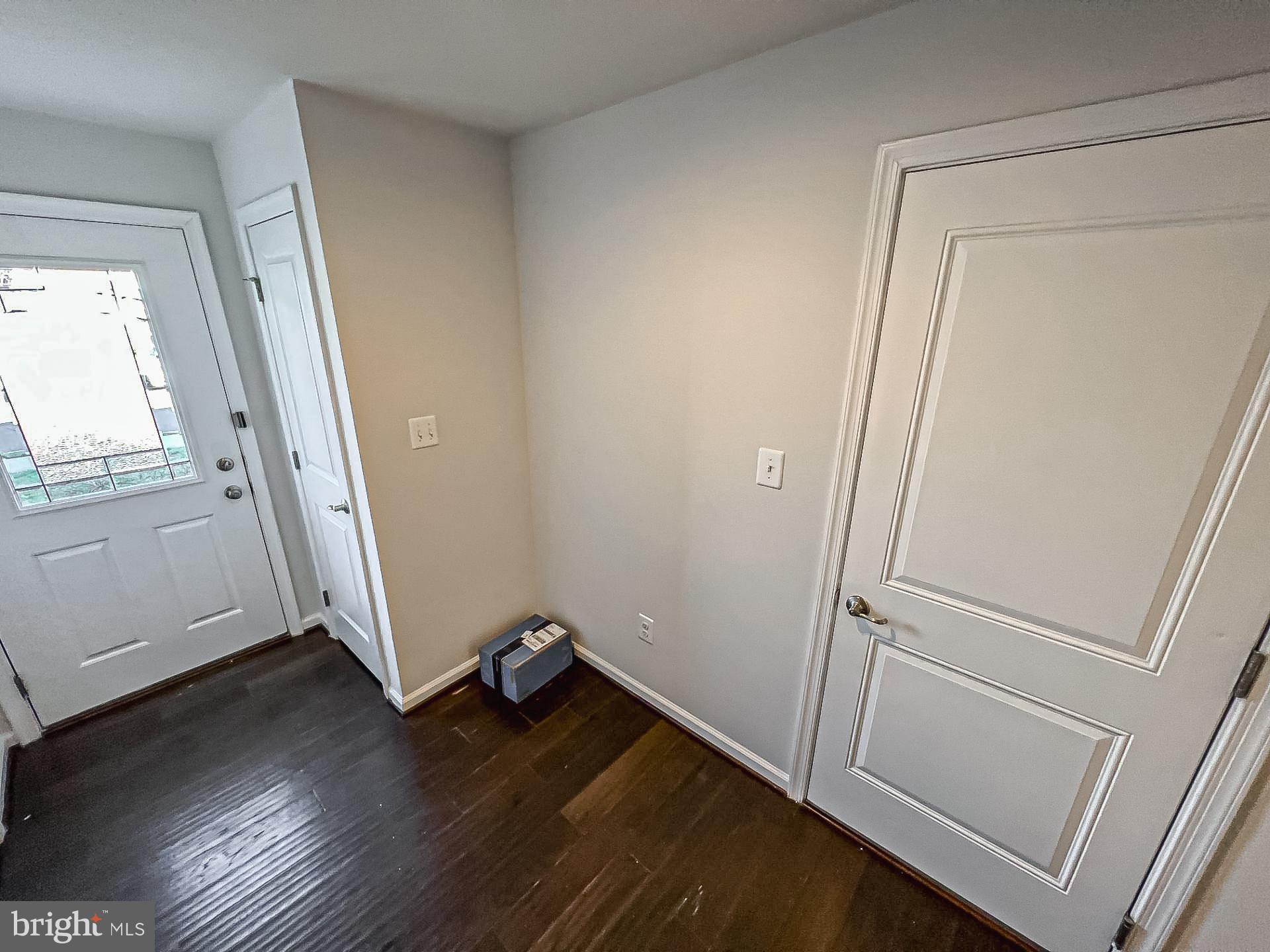 10709 Hinton Way Manassas, VA 20112 - Photo 2 of 42