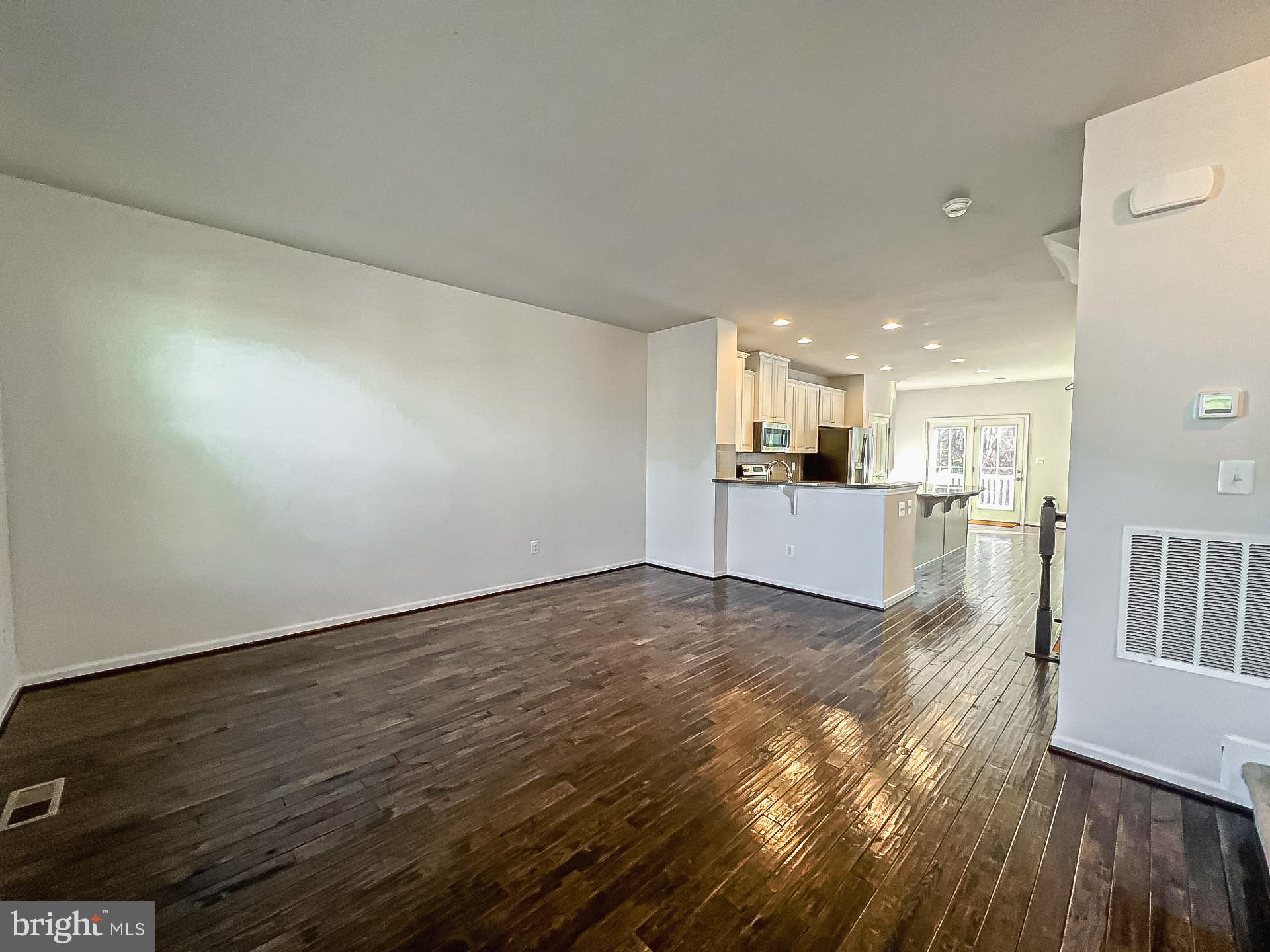 10709 Hinton Way Manassas, VA 20112 - Photo 6 of 42