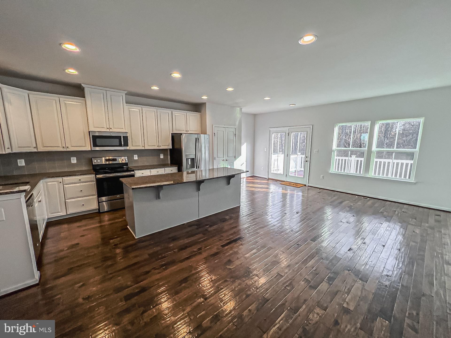 10709 Hinton Way Manassas, VA 20112 - Photo 7 of 42