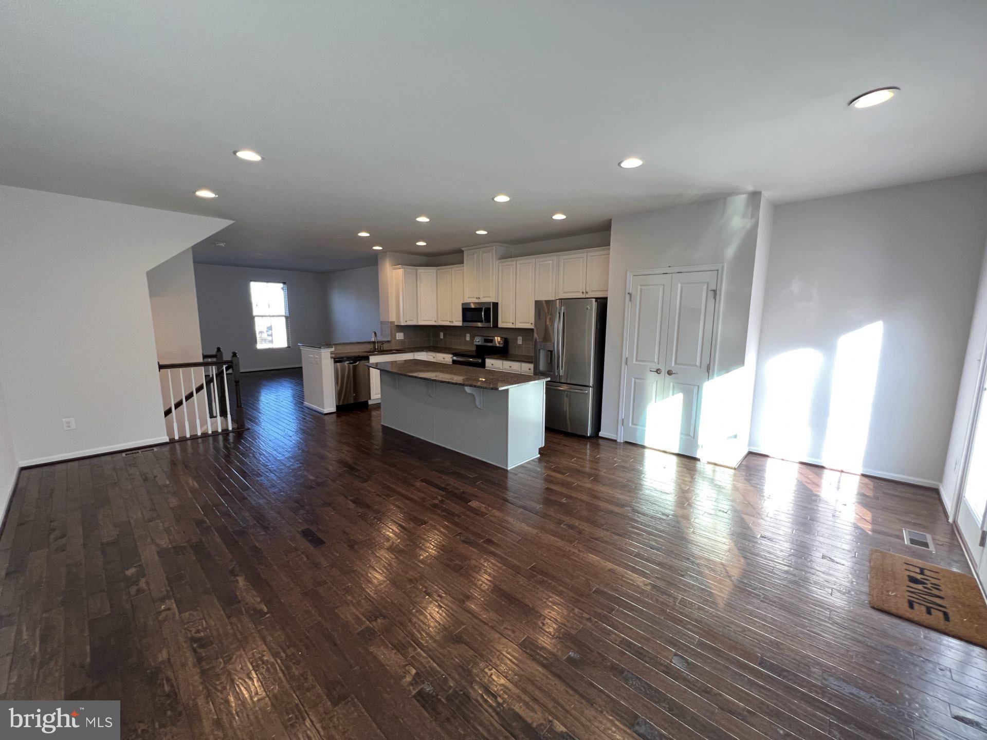 10709 Hinton Way Manassas, VA 20112 - Photo 8 of 42