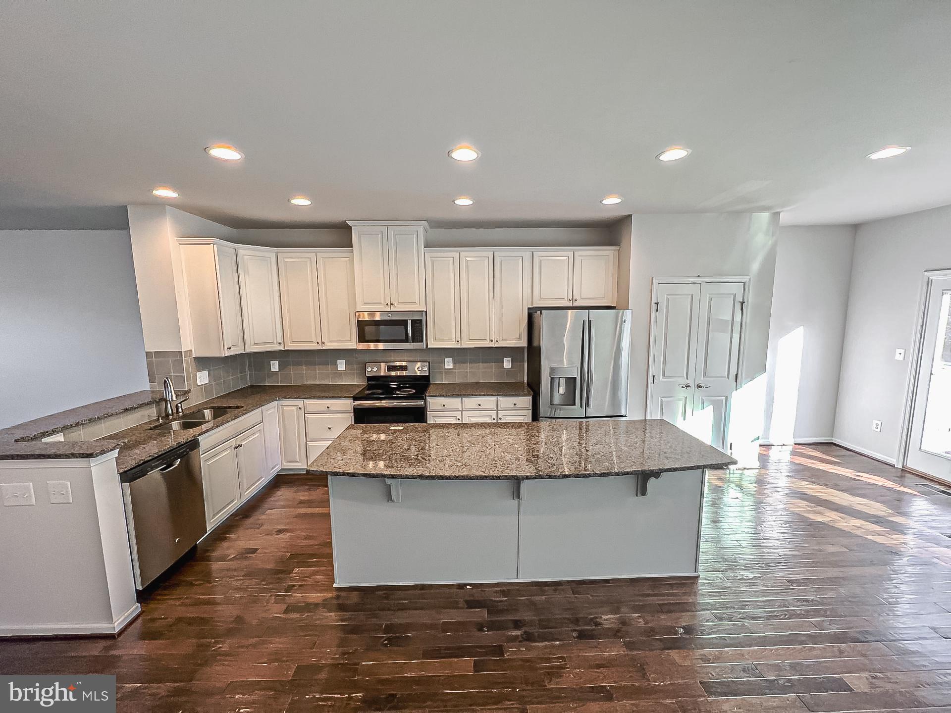 10709 Hinton Way Manassas, VA 20112 - Photo 9 of 42