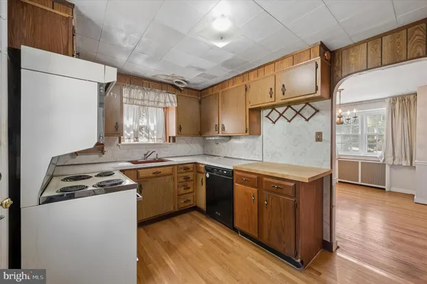 $300,000 | 125 South Sproul Road, Broomall, PA 19008