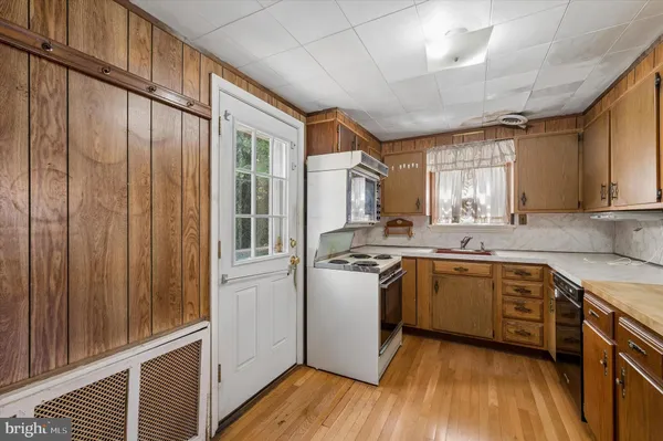 $300,000 | 125 South Sproul Road, Broomall, PA 19008