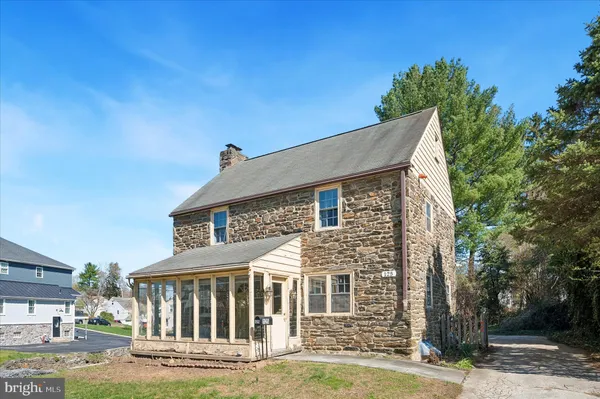$300,000 | 125 South Sproul Road, Broomall, PA 19008
