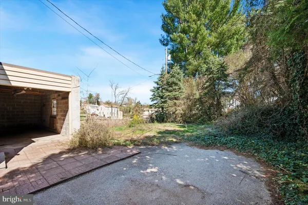 $300,000 | 125 South Sproul Road, Broomall, PA 19008