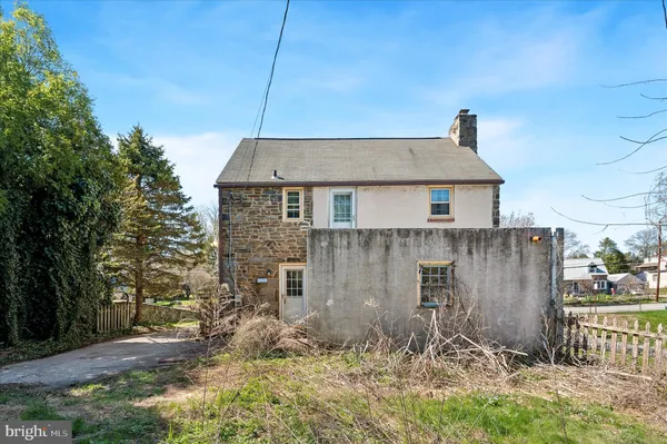 $300,000 | 125 South Sproul Road, Broomall, PA 19008