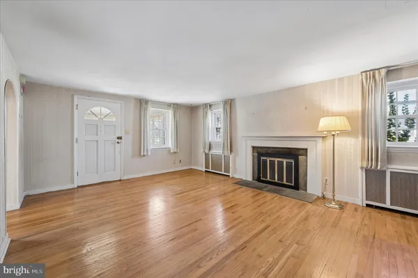 $300,000 | 125 South Sproul Road, Broomall, PA 19008