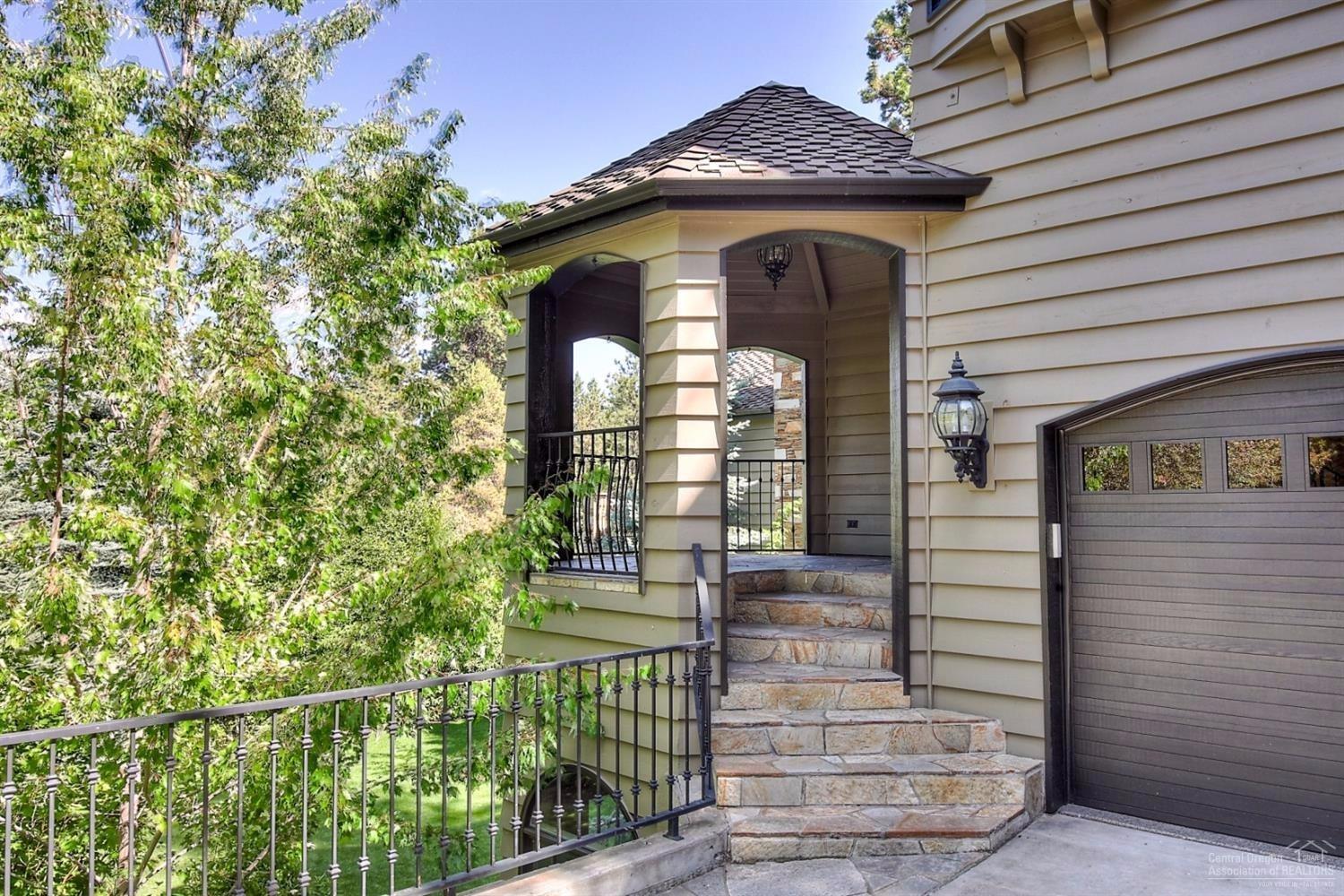 20131 Archie Briggs Road Bend, OR 97703 - Photo 2 of 25 An attractive Cupola style entry with gr