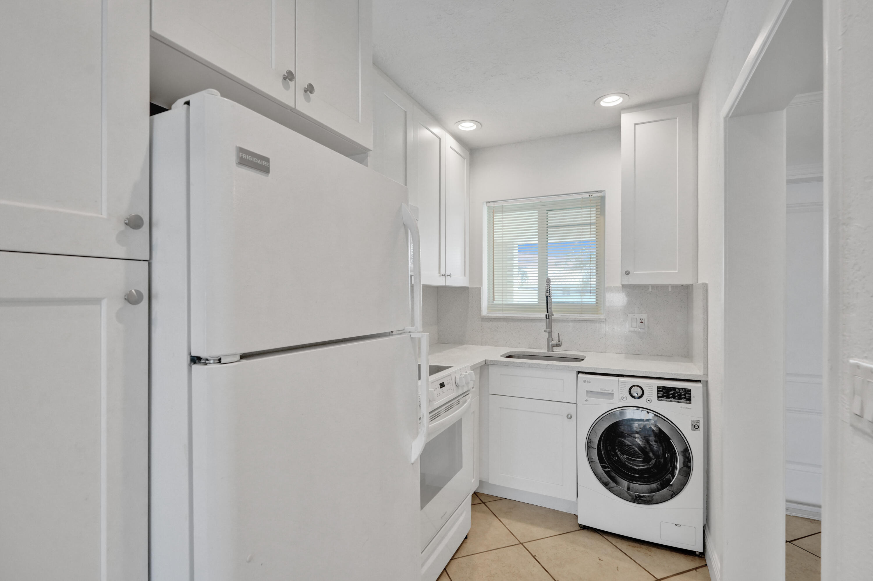 2311 Northeast 36th Street, Unit 2F Lighthouse Point, FL 33064 - Photo 5 of 23 DSC06097