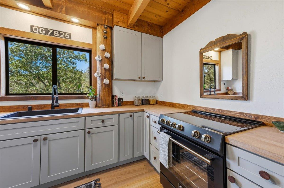 17500 Winding Oaks Road Grass Valley, CA 95949 - Photo 20 of 55
