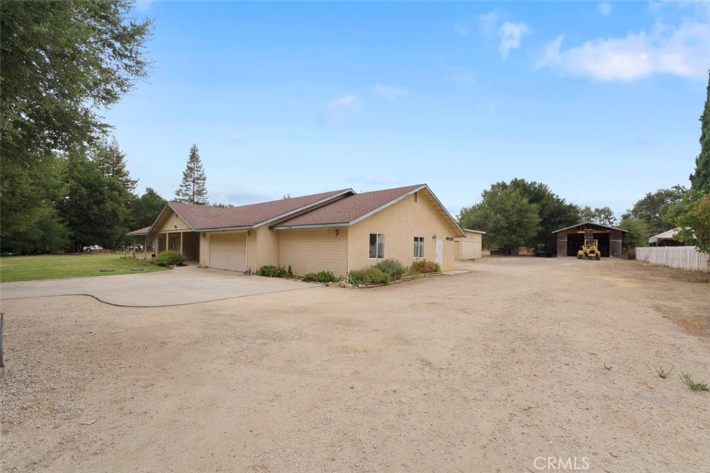2540 Campo Road Atascadero, CA 93422 - Photo 35 of 75 Main House: Gated Entrance