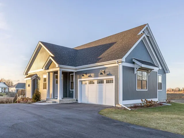 $942,000 | 601 Vale Drive, South Burlington, VT 05403