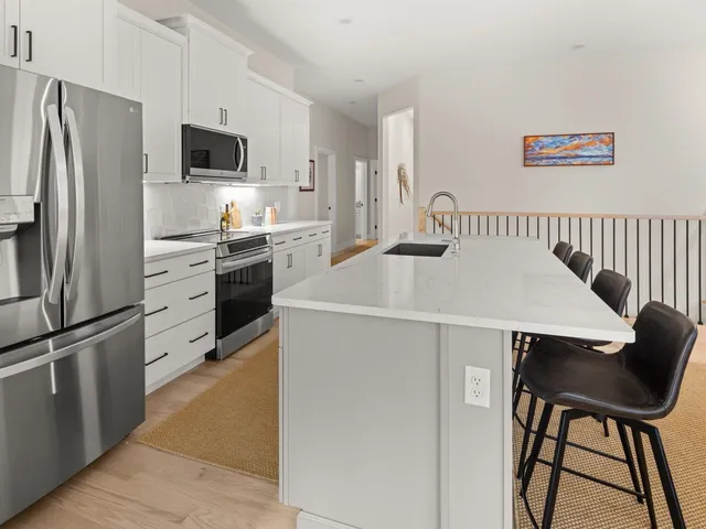 $942,000 | 601 Vale Drive, South Burlington, VT 05403