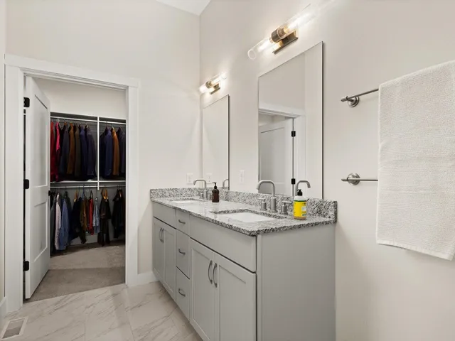 $942,000 | 601 Vale Drive, South Burlington, VT 05403