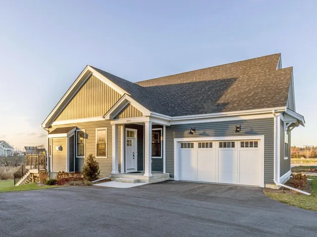 $942,000 | 601 Vale Drive, South Burlington, VT 05403