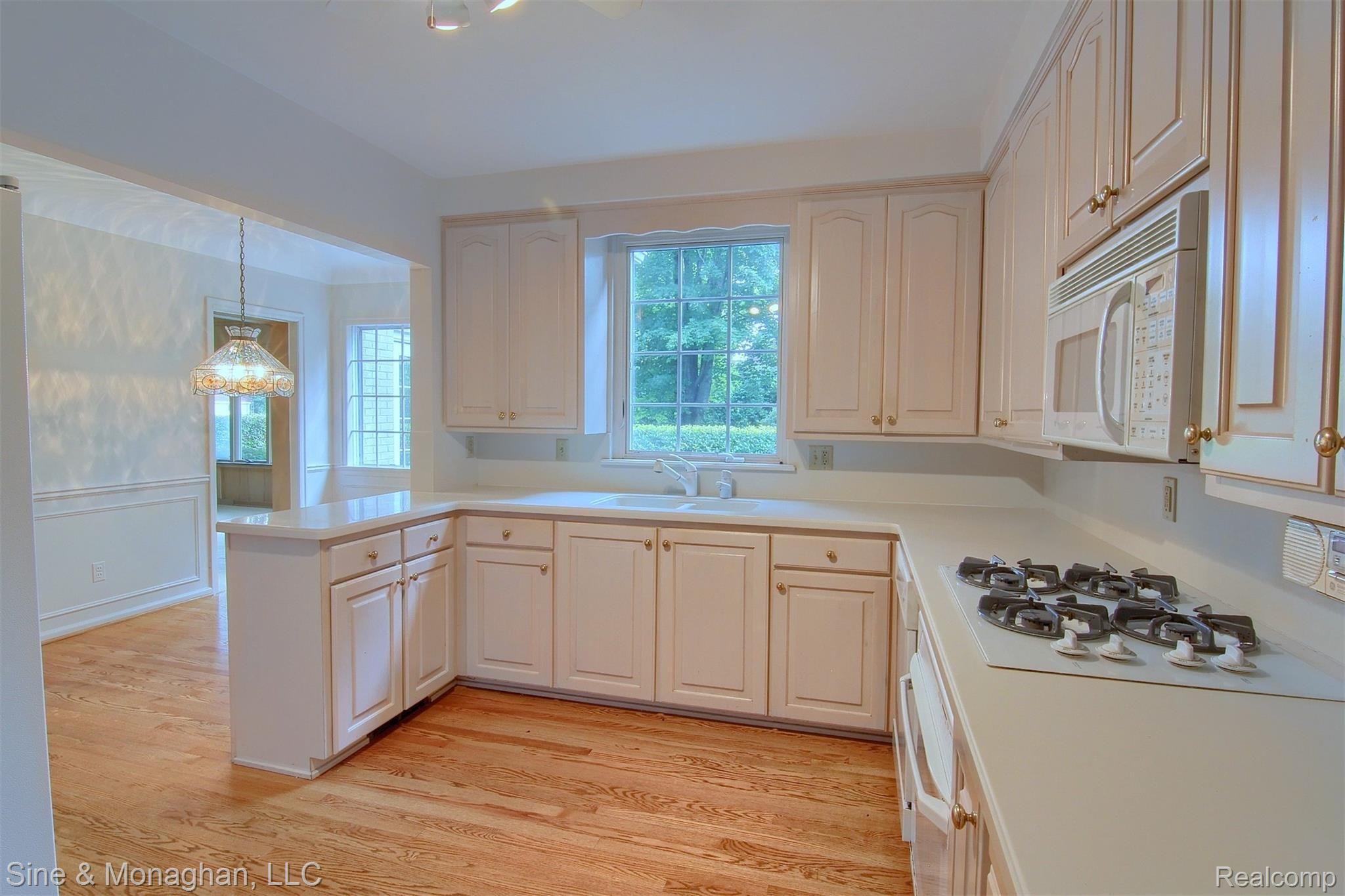 1020 Devonshire Road Grosse Pointe, MI 48230 - Photo 7 of 41 14-Kitchen 2nd View.jpg
