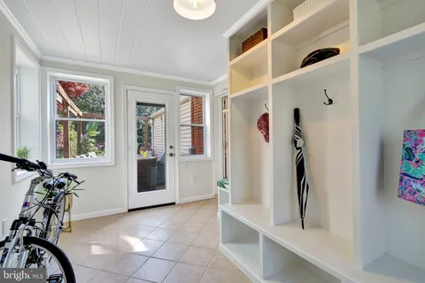 a view of entryway with furniture and livingroom view