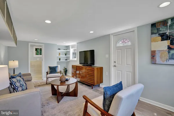 $1,195,000 | 4916 26th Street North, Arlington, VA 22207